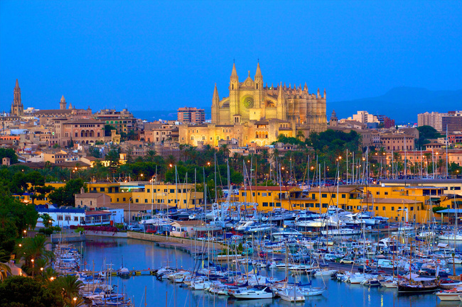 Palma de Mallorca: Katedralin hiç olmadığı kadar parlak olduğu yer