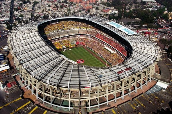 Sân vận động Azteca - 105.064 khán giả