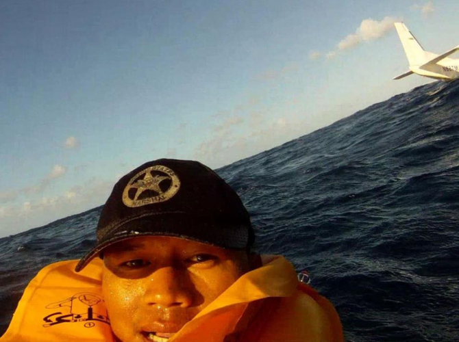 Bir gemi enkazı sonra alınan Selfie