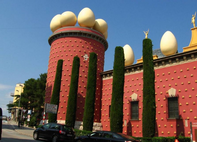 Figueres'deki Salvador Dalí Müzesi'ni ziyaret edin